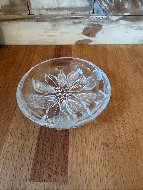 Mikasa Other - Mikasa poinsettia dish